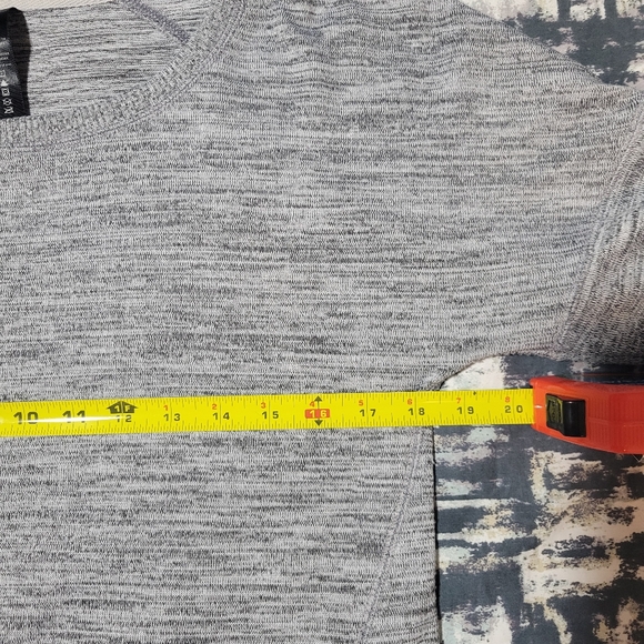 90 Degree sweater - Picture 6 of 6